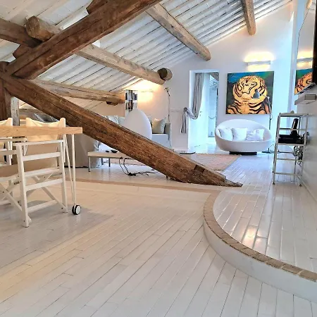Pantheon White Penthouse
